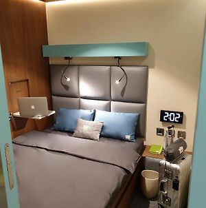 Готель Sleep 'N Fly Sleep Lounge, South Node - Transit Only Доха Exterior photo