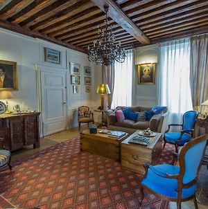 Room In Guest Room - This 10Th Century Home Sits In An Exceptional Setting In The Center Of Орлеан Exterior photo