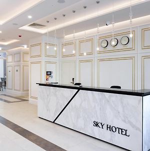 Sky Hotel Краків Exterior photo