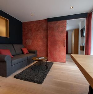 Lapis Monti - Apartments & Suites Бурґузіо Exterior photo