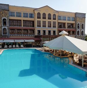 Caucasus Hotel Єреван Exterior photo