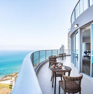 Ramada Hotel & Suites By Wyndham Нетанья Exterior photo