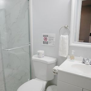 Clover 2900 - Apartment And Rooms With Private Bathroom Near Washington Ave South Philly Філадельфія Exterior photo