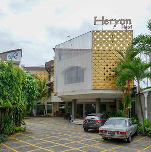 Urbanview Hotel Heryon Taman Siswa Jogja Джок'якарта Exterior photo