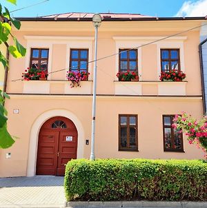 Apartment In A Historical House In The Center Of Левоча Exterior photo