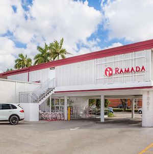 Готель Ramada By Wyndham Miami Springs/Miami International Airport Exterior photo