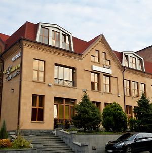 Yerevan Deluxe Hotel Exterior photo