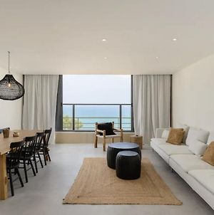 Stylish & Spacious 3 Bedroom Apartment By The Sea Нетанья Exterior photo