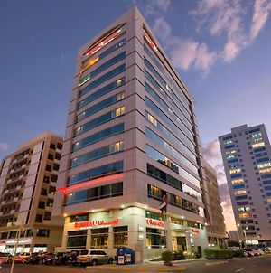 Готель Ramada Downtown Абу-Дабі Exterior photo