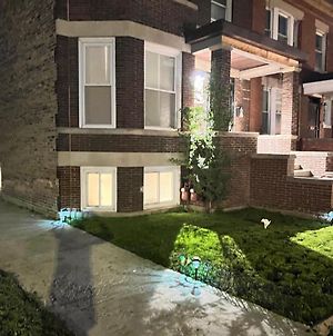 Simplified Living Space Чикаго Exterior photo