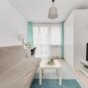 Charming Family Apartment In Wroclaw By Renters Exterior photo