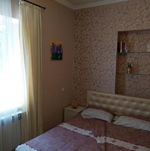 Like Home Guesthouse Єреван Exterior photo