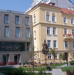 Centrum Salvator Братислава Exterior photo