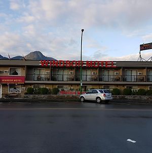 Windsor Motel Гоп Exterior photo