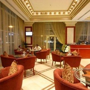 Emirates Palace Hotel Suites Шарджа Restaurant photo