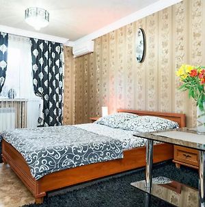 Apartment on Nezalezhnoy Ukrаiny near Intourist Hotel Запоріжжя Exterior photo