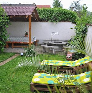 Готель Oazis Vendeghaz Егерсалок Exterior photo