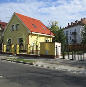 Апартаменти Poroszlay Apartman Дебрецен Exterior photo