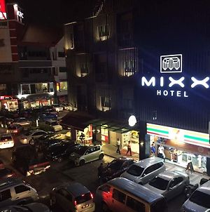 Mixx Hotel Петалінг-Джая Exterior photo