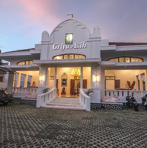 Готель Griya Asih Джок'якарта Exterior photo