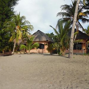 Sea World Club Beach Resort & Dive Center Маумере Exterior photo