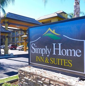 Simply Home Inn & Suites - Ріверсайд Exterior photo
