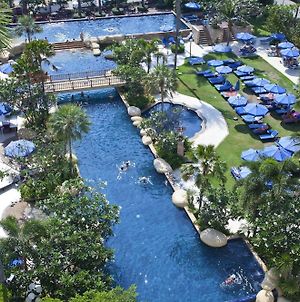 Jomtien Palm Beach Hotel And Resort - Sha Extra Plus Паттая Exterior photo