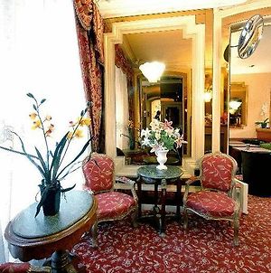 Hotel La Boetie Париж Room photo