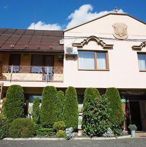 Готель  Вишневий Сад Мукачево Exterior photo