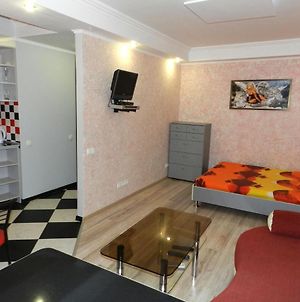 1-Room Studio Apartment On Matrosova Street 19, By Grandhome Запоріжжя Exterior photo