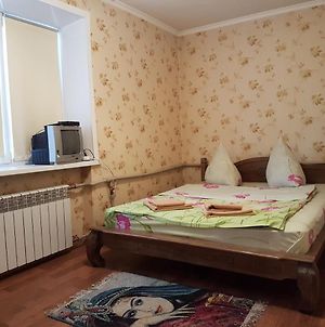 2-Room Apartment On Ukrainskaya Street 43. Center Запоріжжя Exterior photo