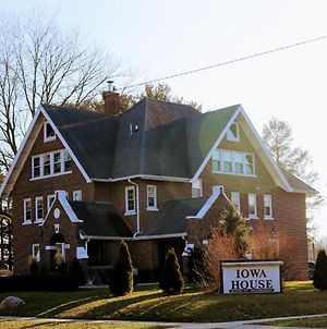 Iowa House Historic Inn Еймс Exterior photo