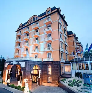 Royal Hotel And Spa Geneva Трускавець Exterior photo