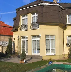 Villa Olivia Прага Exterior photo